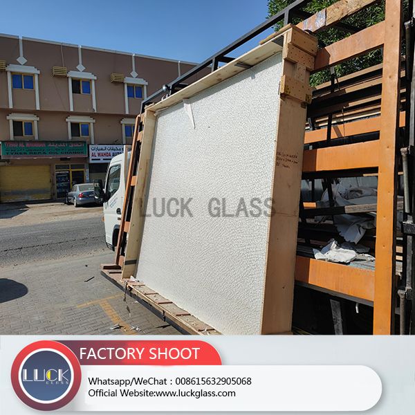 China Manufacturer Decorative Flat Thin Panel Toughened Laminated Patterned Glass